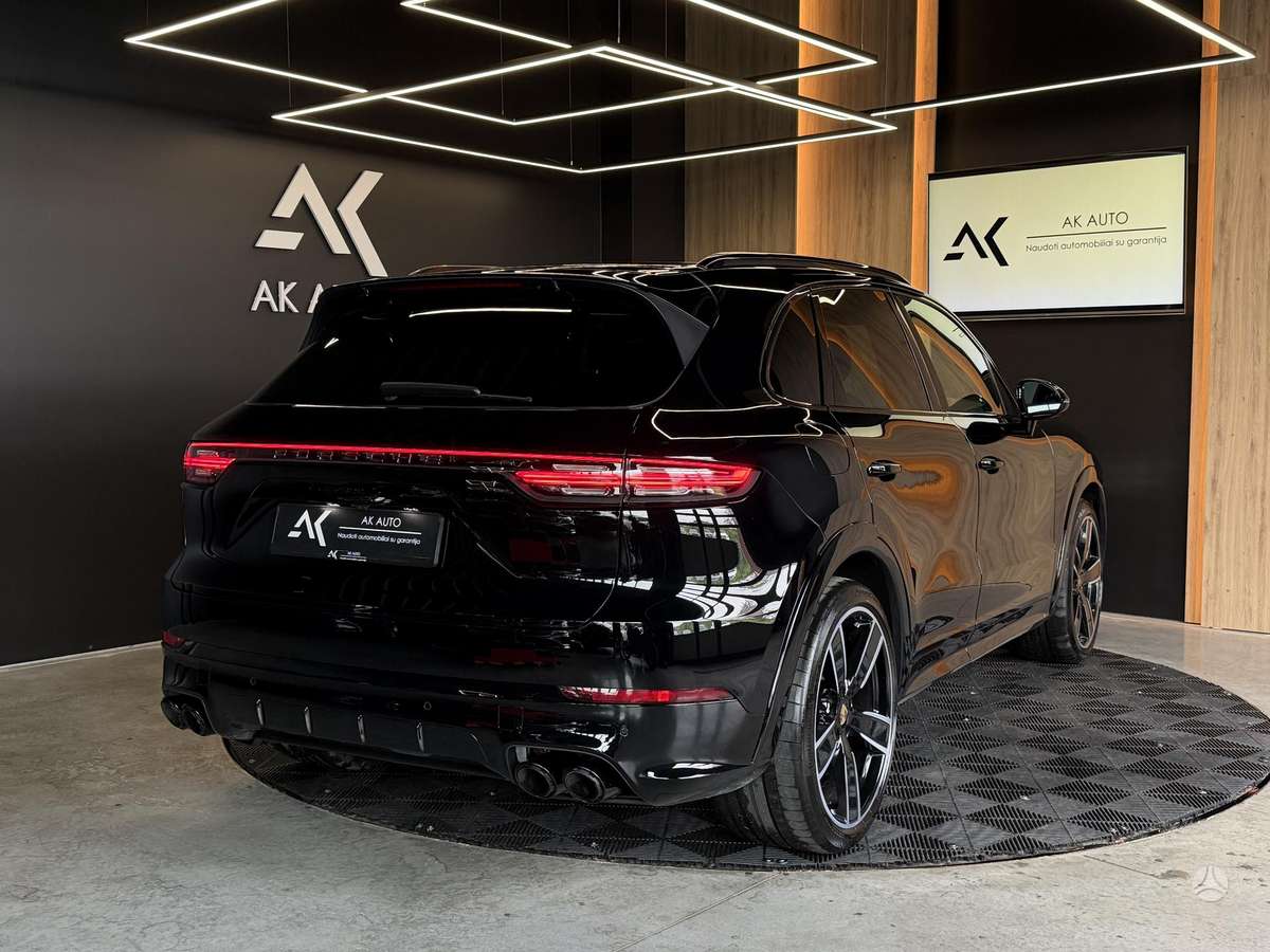 Porsche Cayenne, 2.9 l., off-road / crossover