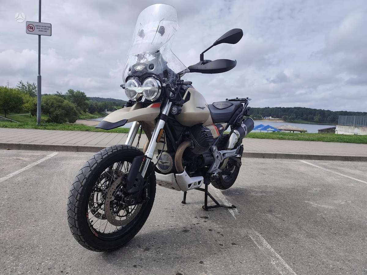Moto Guzzi V85 TT  853cc, enduro / adventure