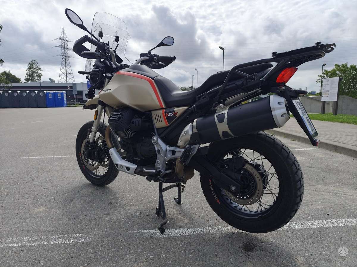 Moto Guzzi V85 TT  853cc, enduro / adventure