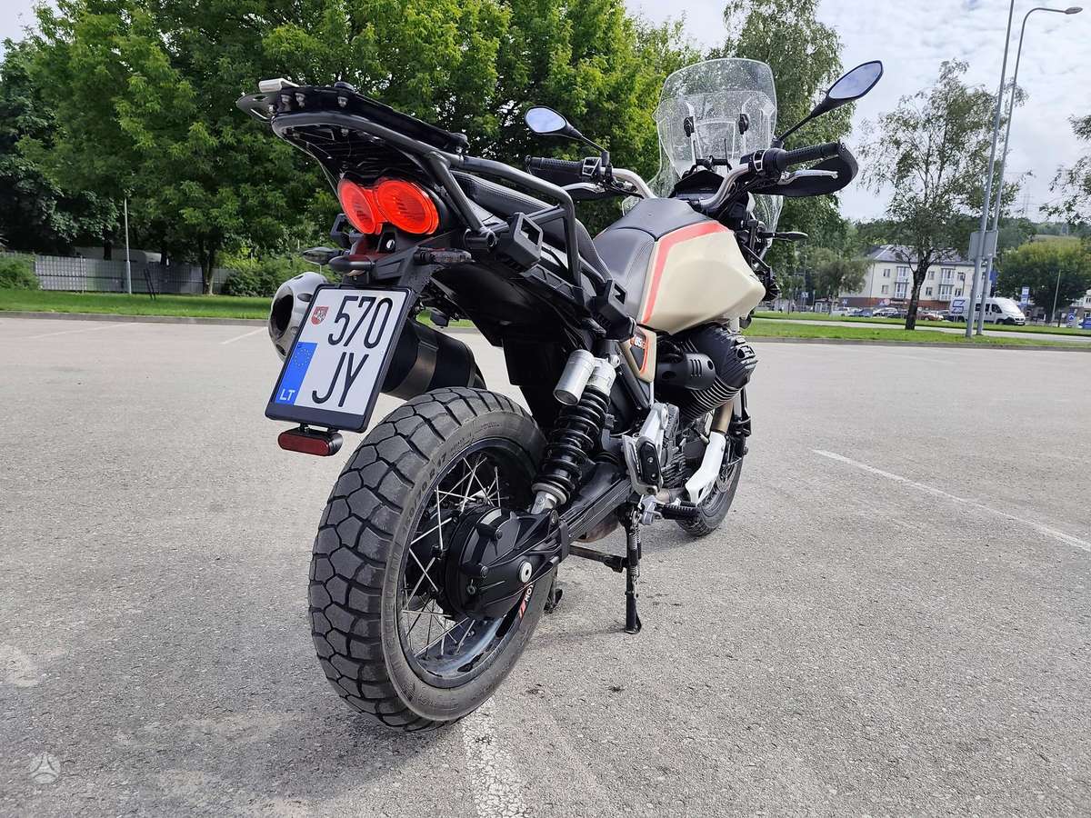 Moto Guzzi V85 TT  853cc, enduro / adventure