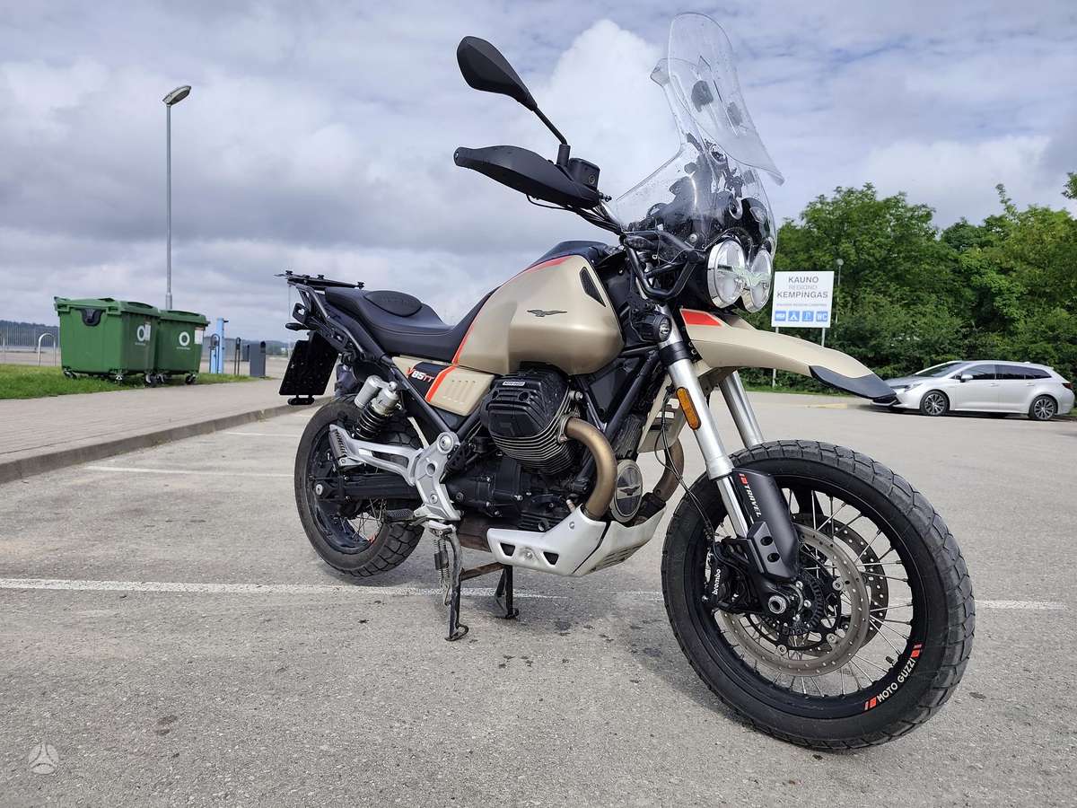 Moto Guzzi V85 TT  853cc, enduro / adventure