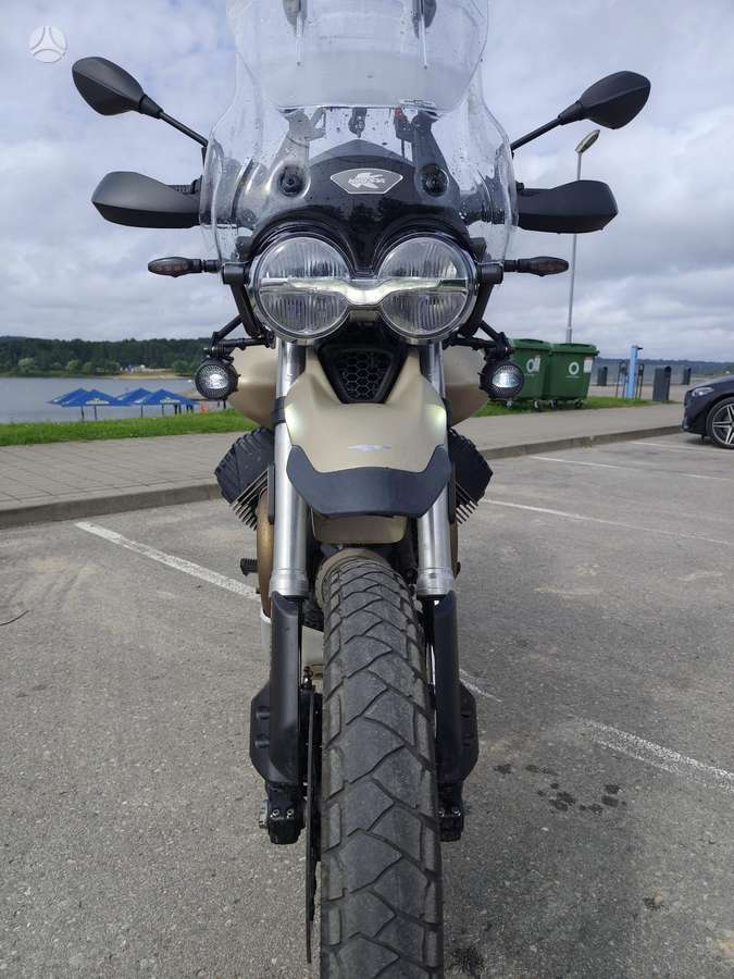 Moto Guzzi V85 TT  853cc, enduro / adventure