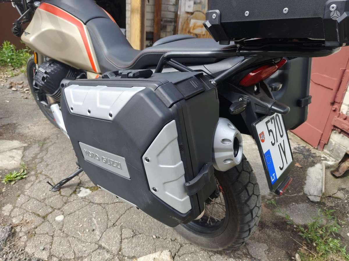 Moto Guzzi V85 TT  853cc, enduro / adventure