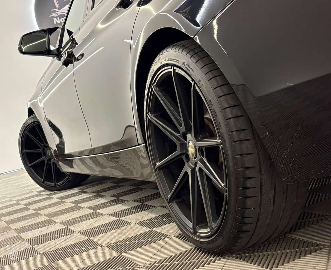 BMW 330, 3.0 l., Седан