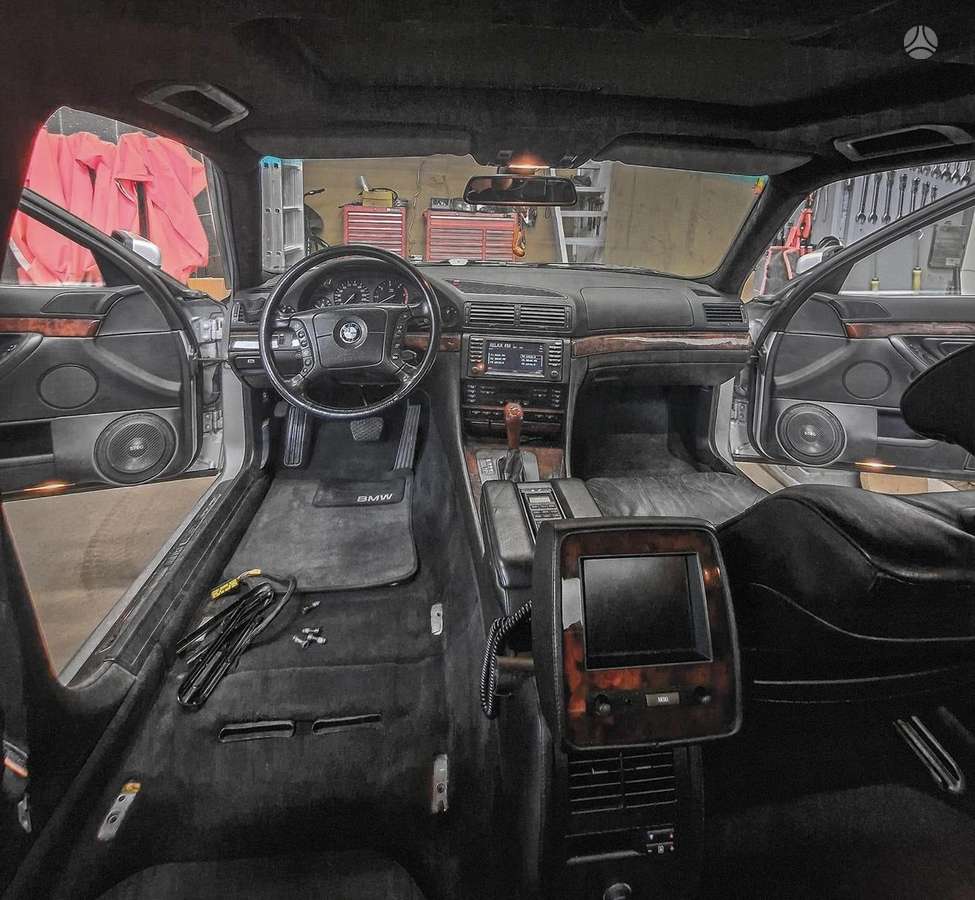 BMW 740, 3.9 l., Седан