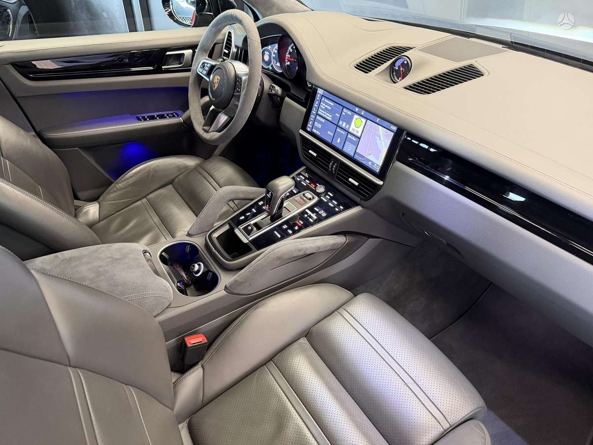 Porsche Cayenne, 2.9 l., off-road / crossover