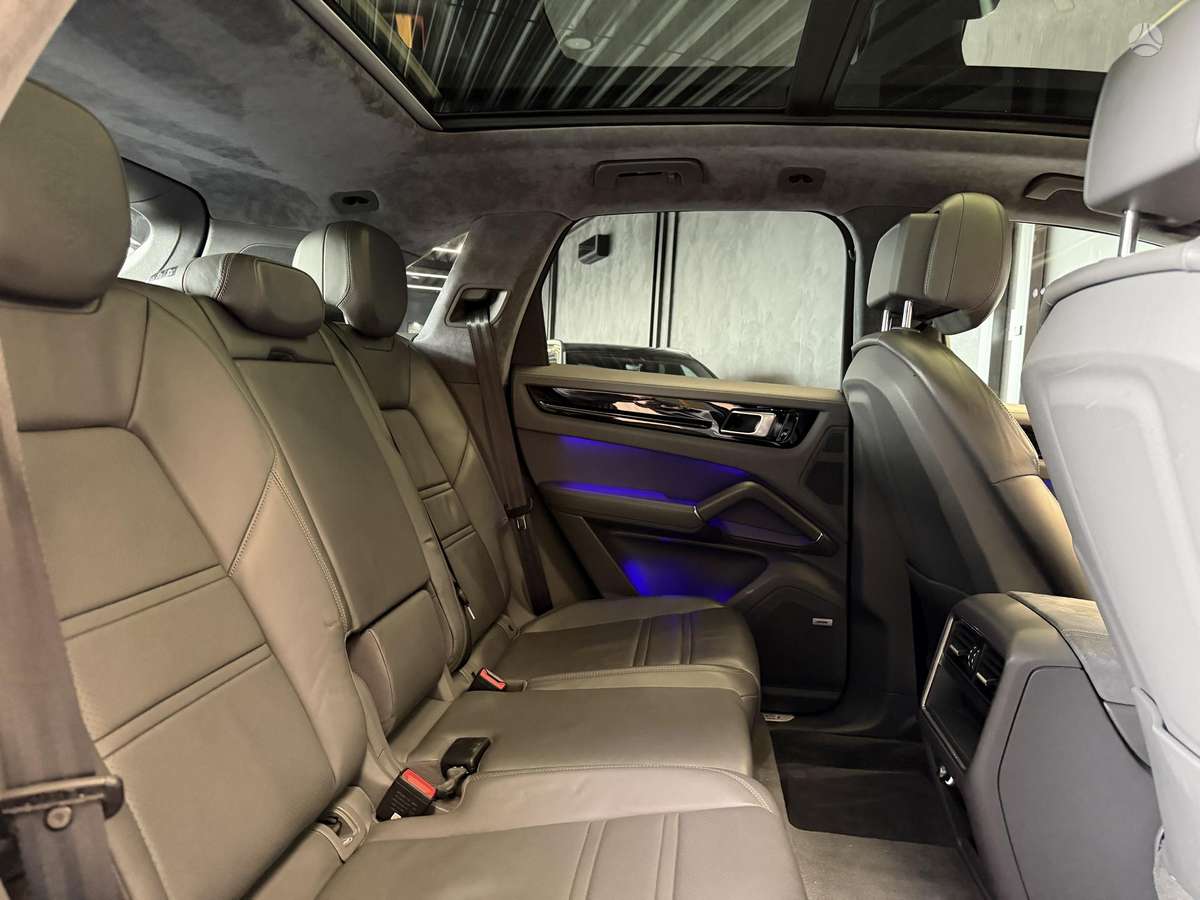 Porsche Cayenne, 2.9 l., off-road / crossover