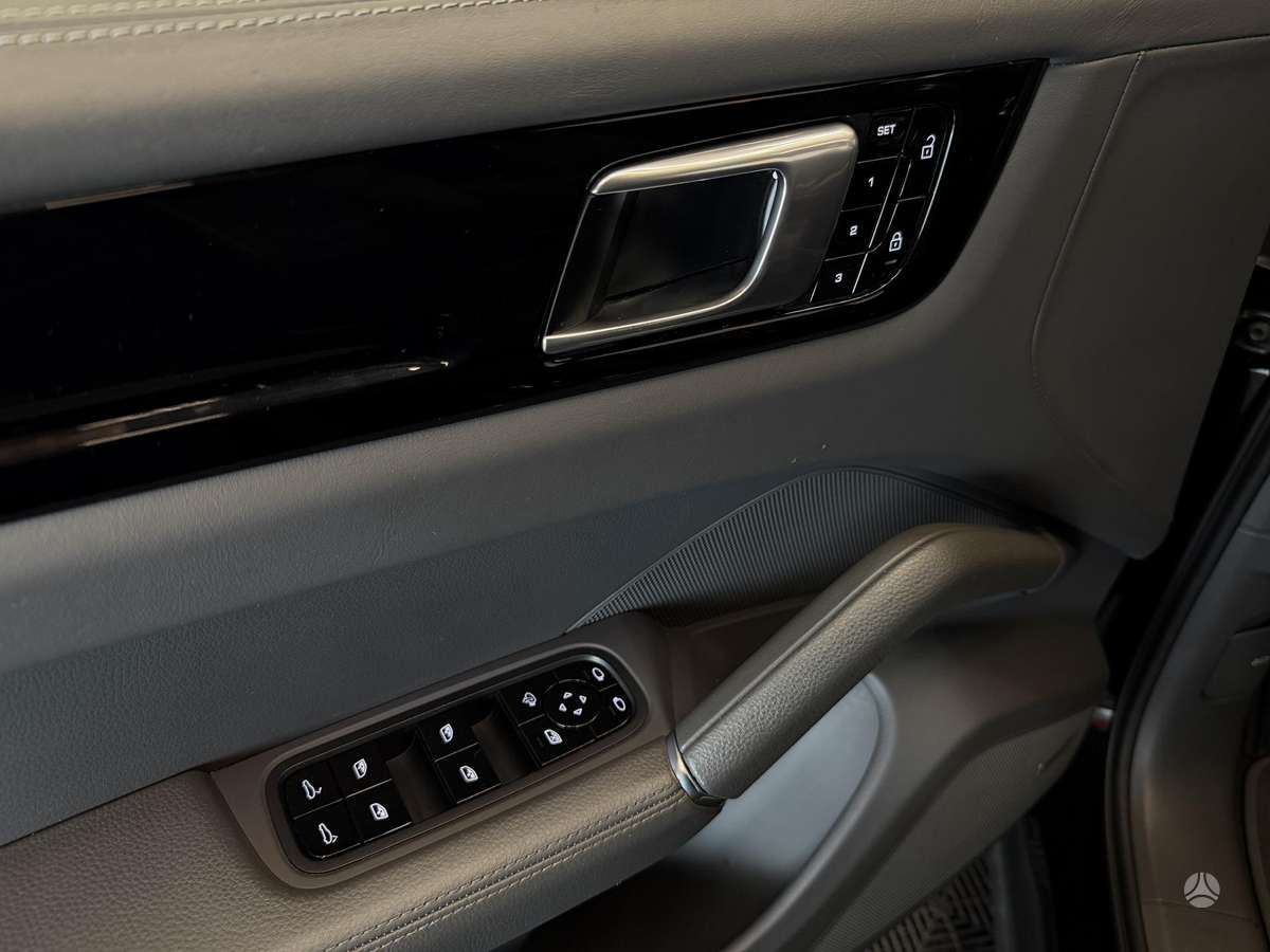 Porsche Cayenne, 2.9 l., off-road / crossover