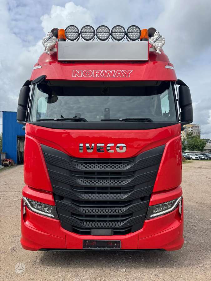 Iveco S WAY 570 / 6x2 double boogie / SUP, double sleeper