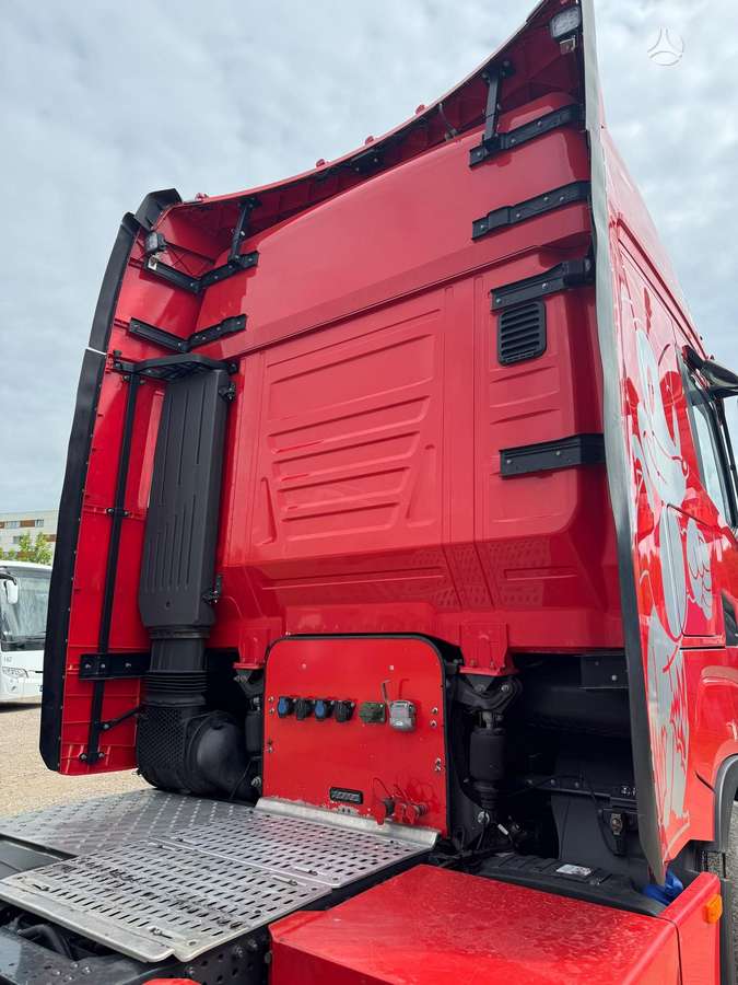 Iveco S WAY 570 / 6x2 double boogie / SUP, double sleeper
