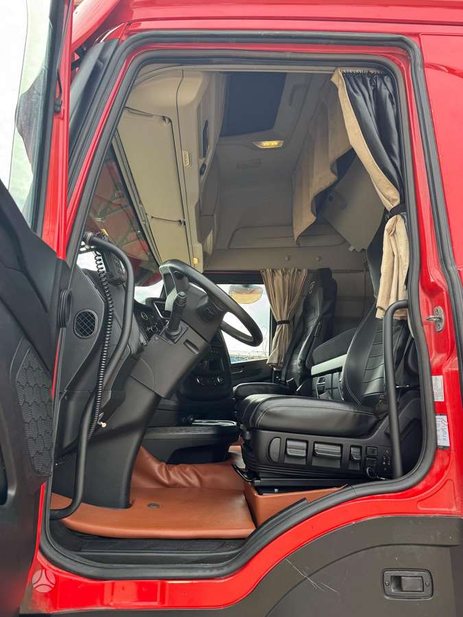 Iveco S WAY 570 / 6x2 double boogie / SUP, double sleeper