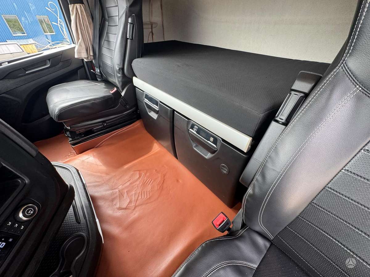 Iveco S WAY 570 / 6x2 double boogie / SUP, double sleeper