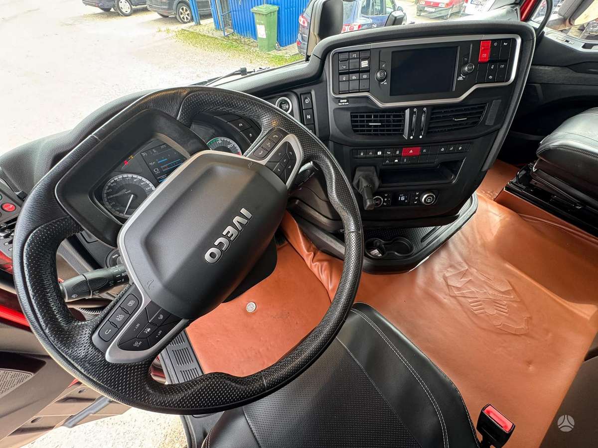 Iveco S WAY 570 / 6x2 double boogie / SUP, double sleeper