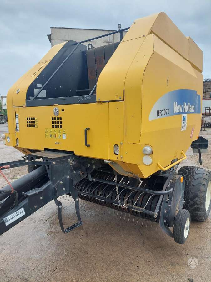 New Holland BR 7070, presai