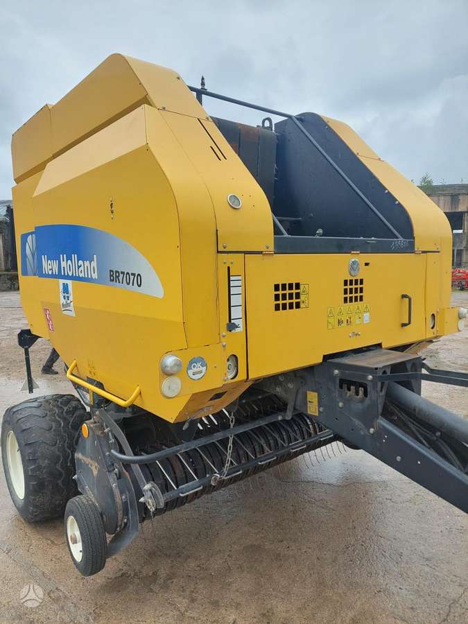 New Holland BR 7070, presai