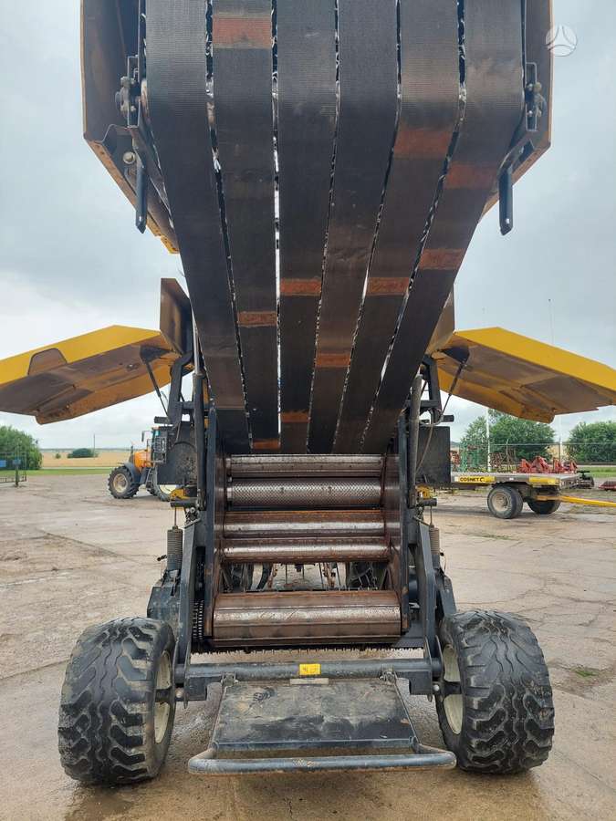 New Holland BR 7070, presai