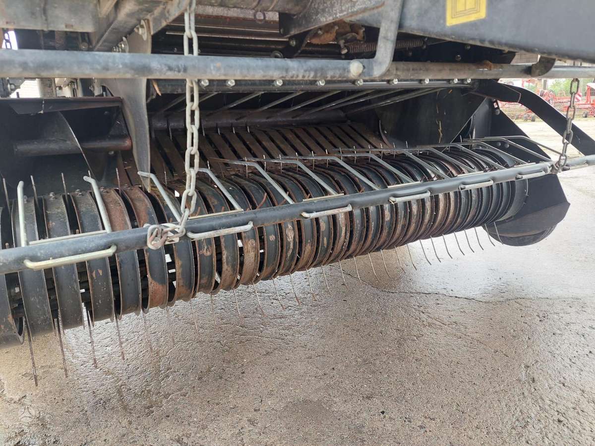 New Holland BR 7070, presai