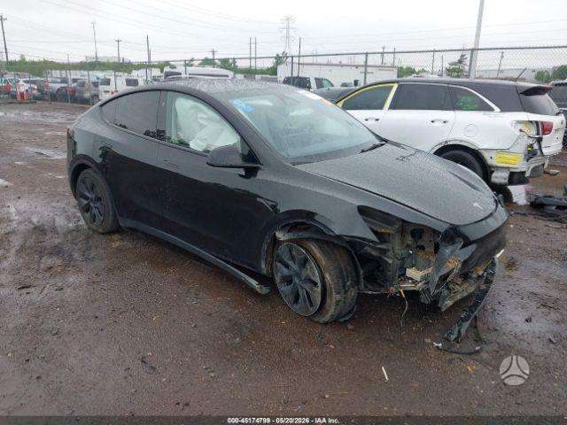 Tesla Model Y - 3