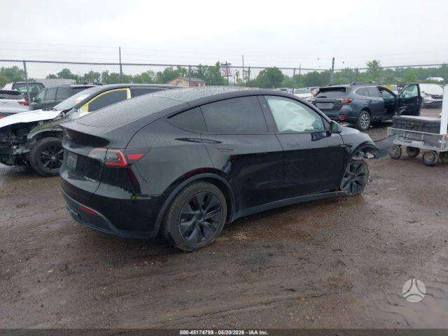 Tesla Model Y - 5
