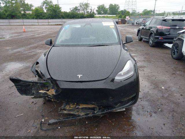 Tesla Model Y - 2
