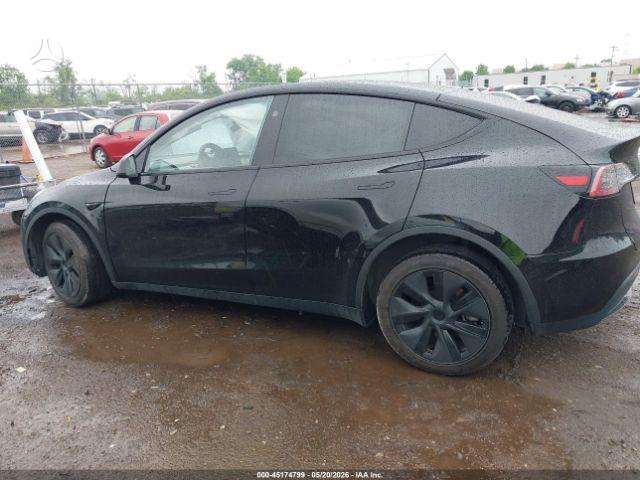 Tesla Model Y - 6