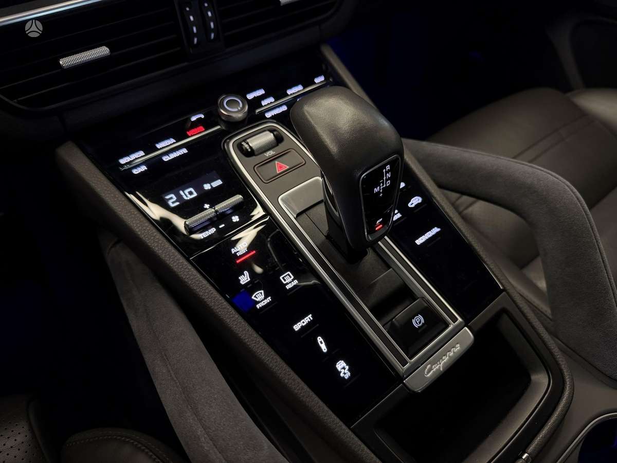 Porsche Cayenne, 2.9 l., off-road / crossover