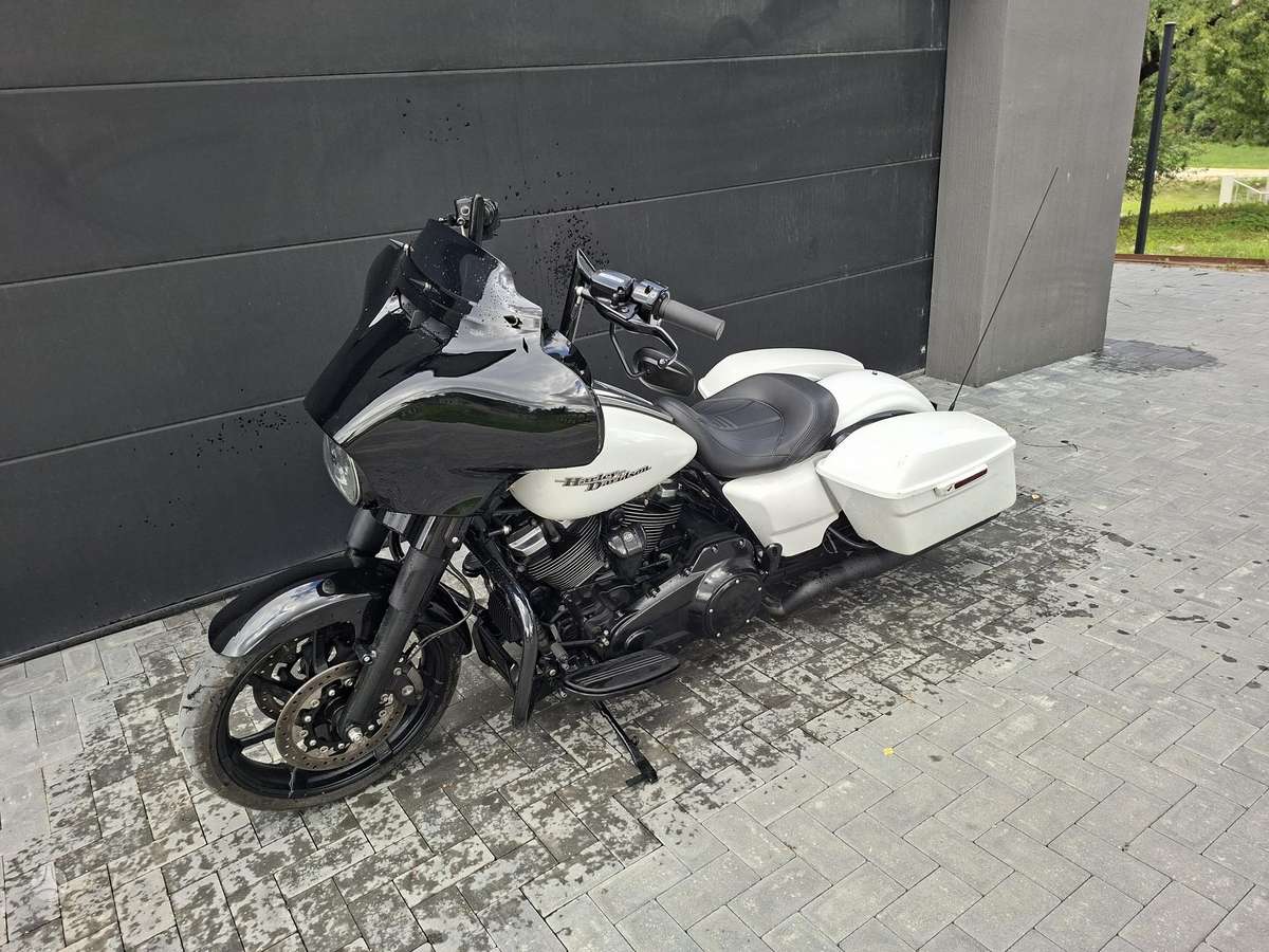 Harley-Davidson FLHTK, touring / sport touring