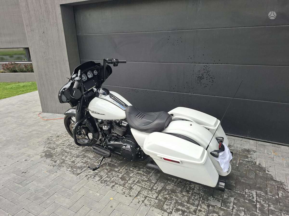 Harley-Davidson FLHTK, touring / sport touring