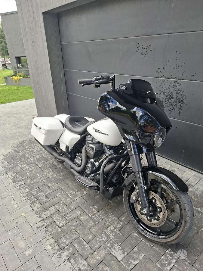 Harley-Davidson FLHTK, touring / sport touring