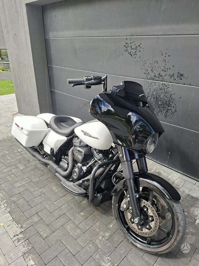 Harley-Davidson FLHTK, touring / sport touring