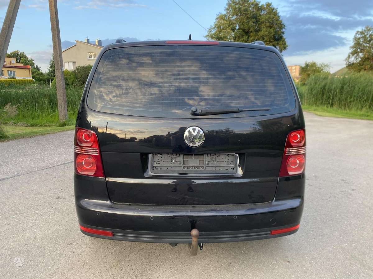 Volkswagen Touran - 4