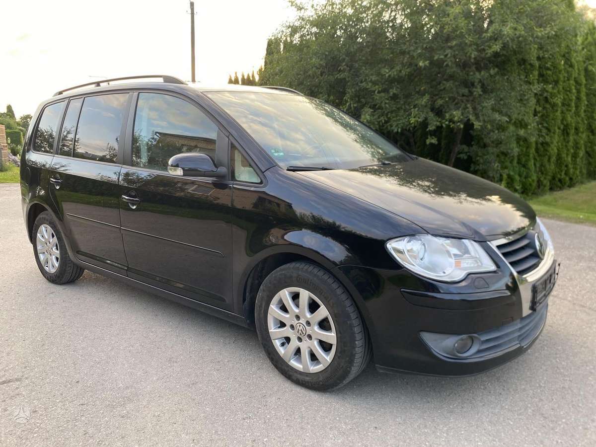 Volkswagen Touran - 1