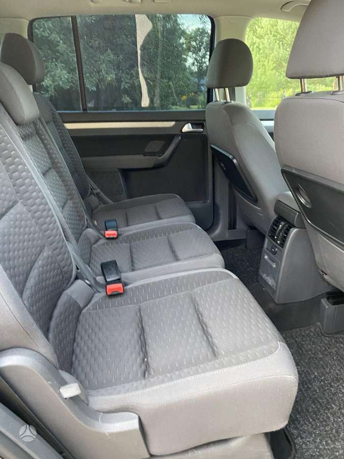 Volkswagen Touran - 8