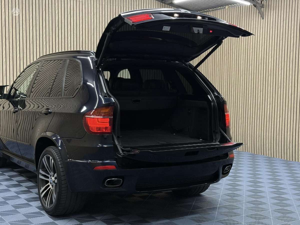 BMW X5, 3.0 l., off-road / crossover
