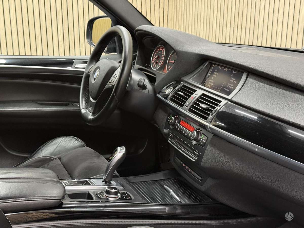 BMW X5, 3.0 l., off-road / crossover