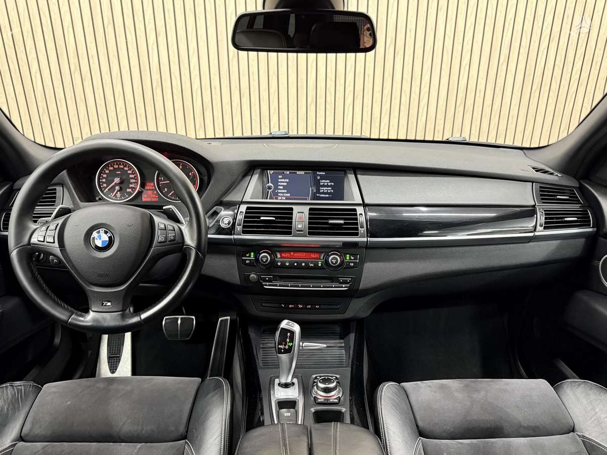 BMW X5, 3.0 l., off-road / crossover
