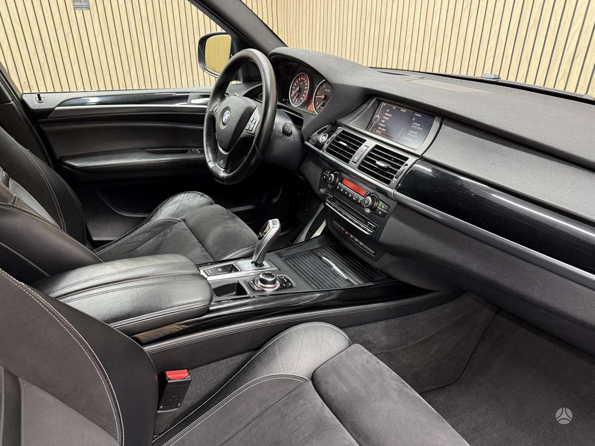 BMW X5, 3.0 l., off-road / crossover