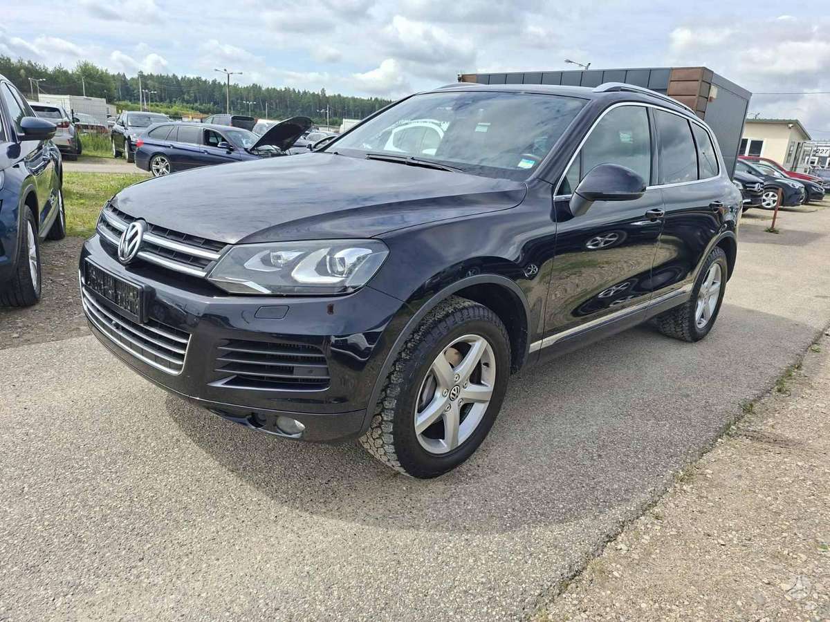 Volkswagen Touareg - 1