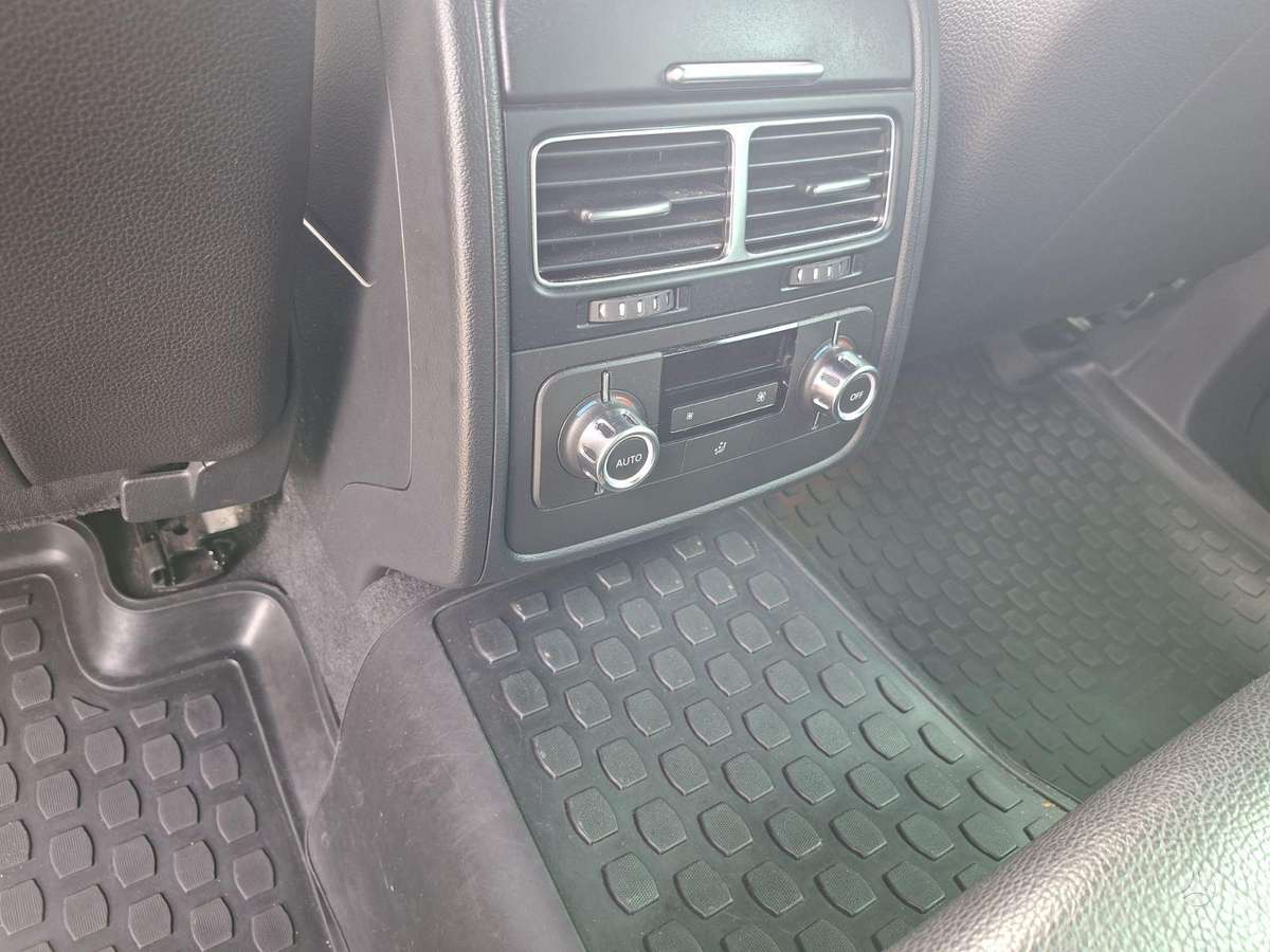Volkswagen Touareg - 12
