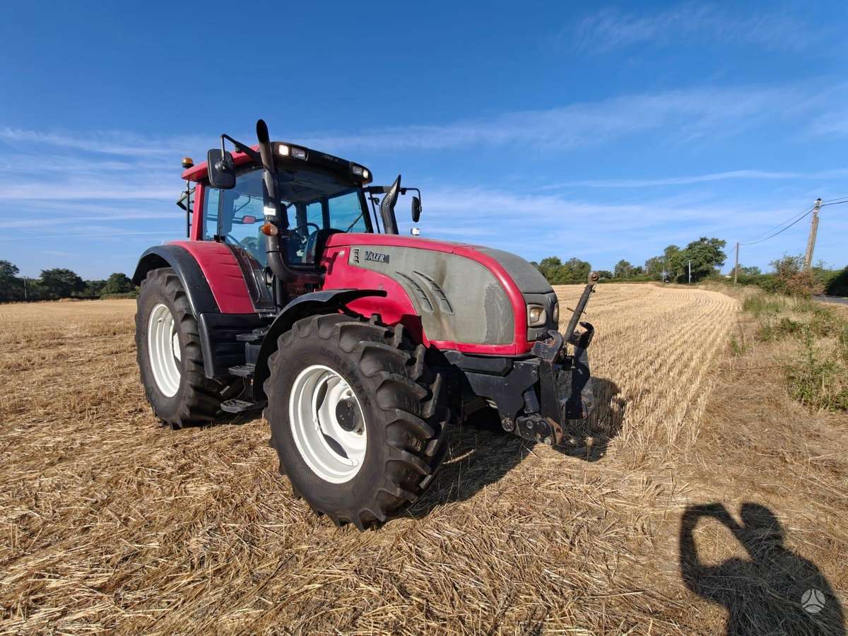 Valtra T132, tractors