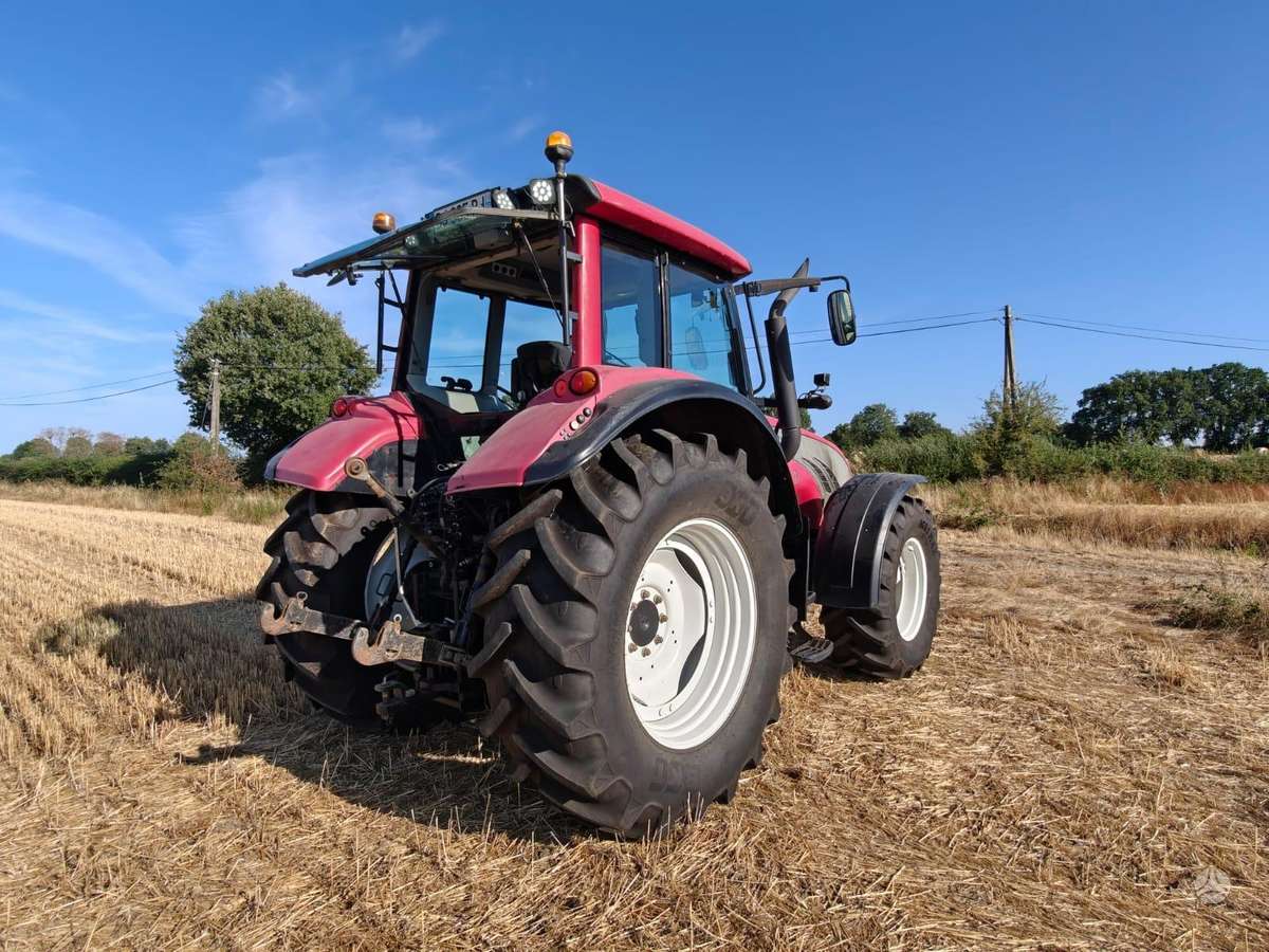 Valtra T132, tractors