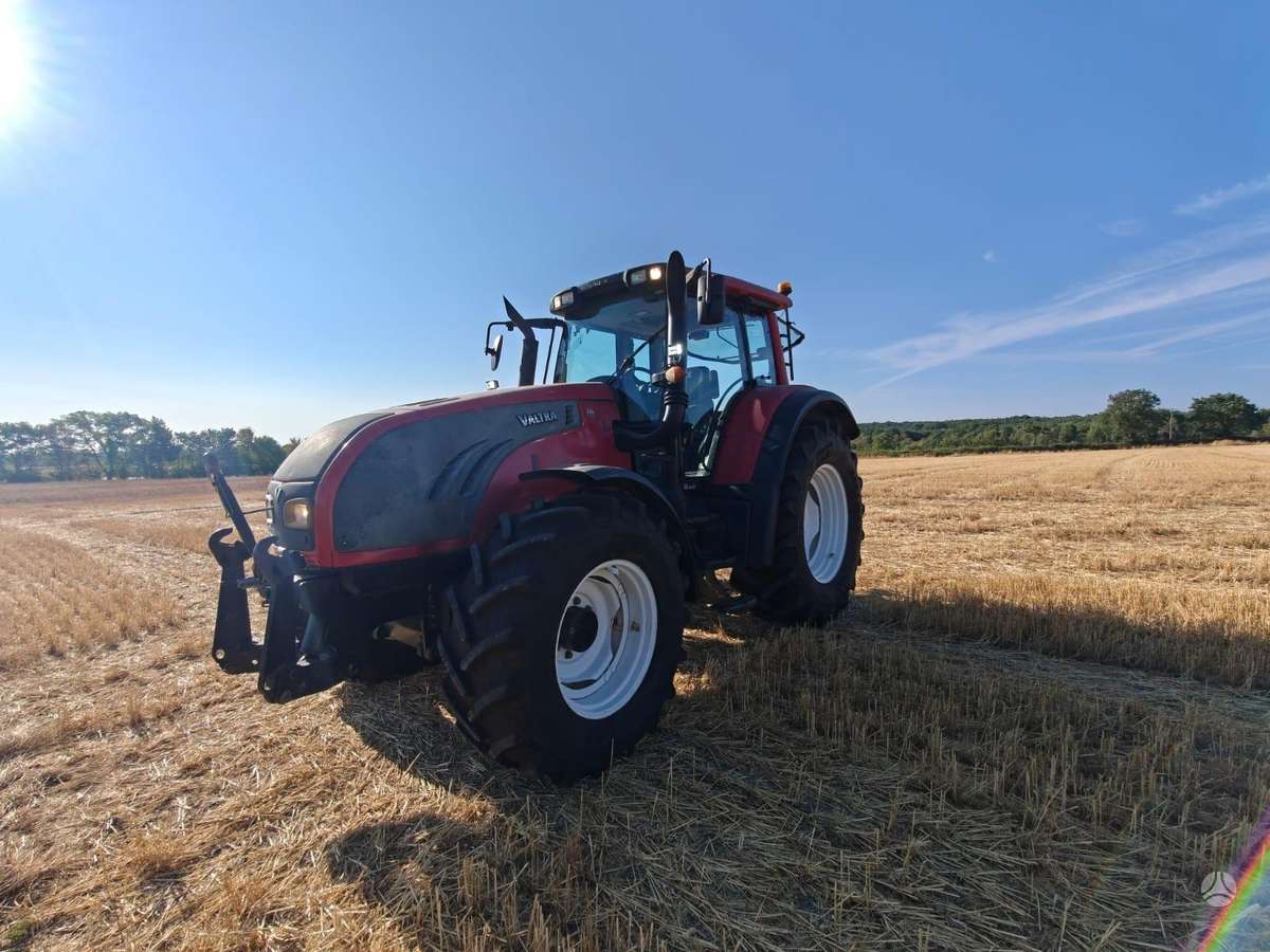 Valtra T132, tractors