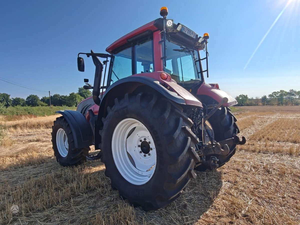 Valtra T132, traktori