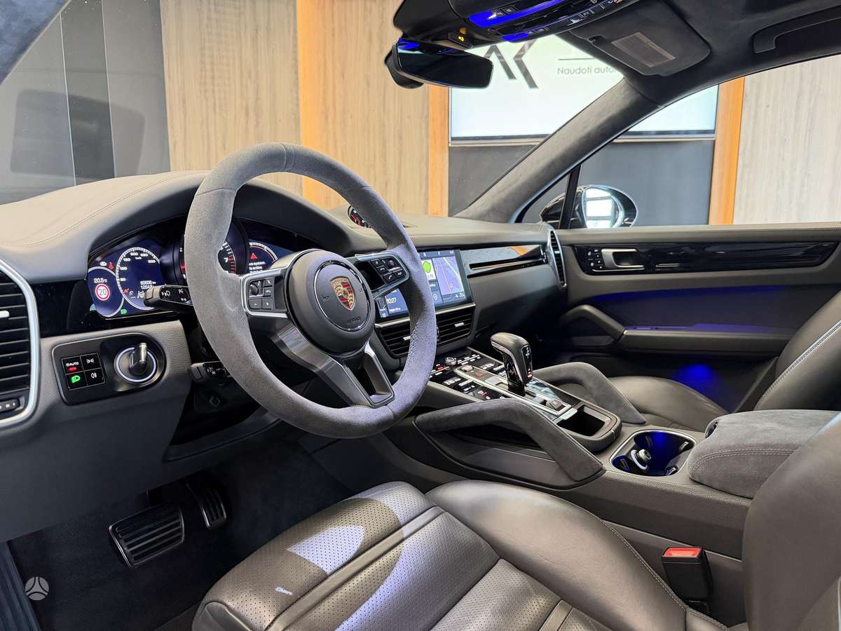 Porsche Cayenne, 2.9 l., off-road / crossover