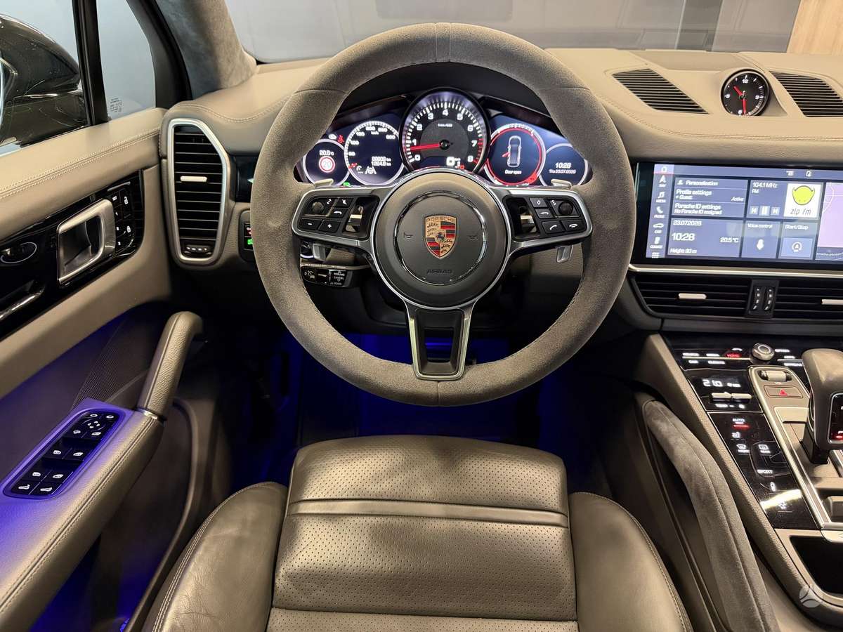 Porsche Cayenne, 2.9 l., off-road / crossover