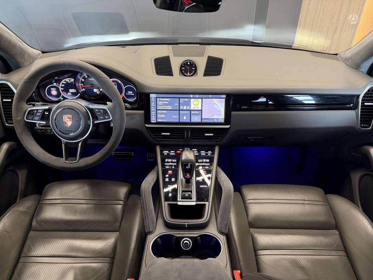 Porsche Cayenne, 2.9 l., off-road / crossover