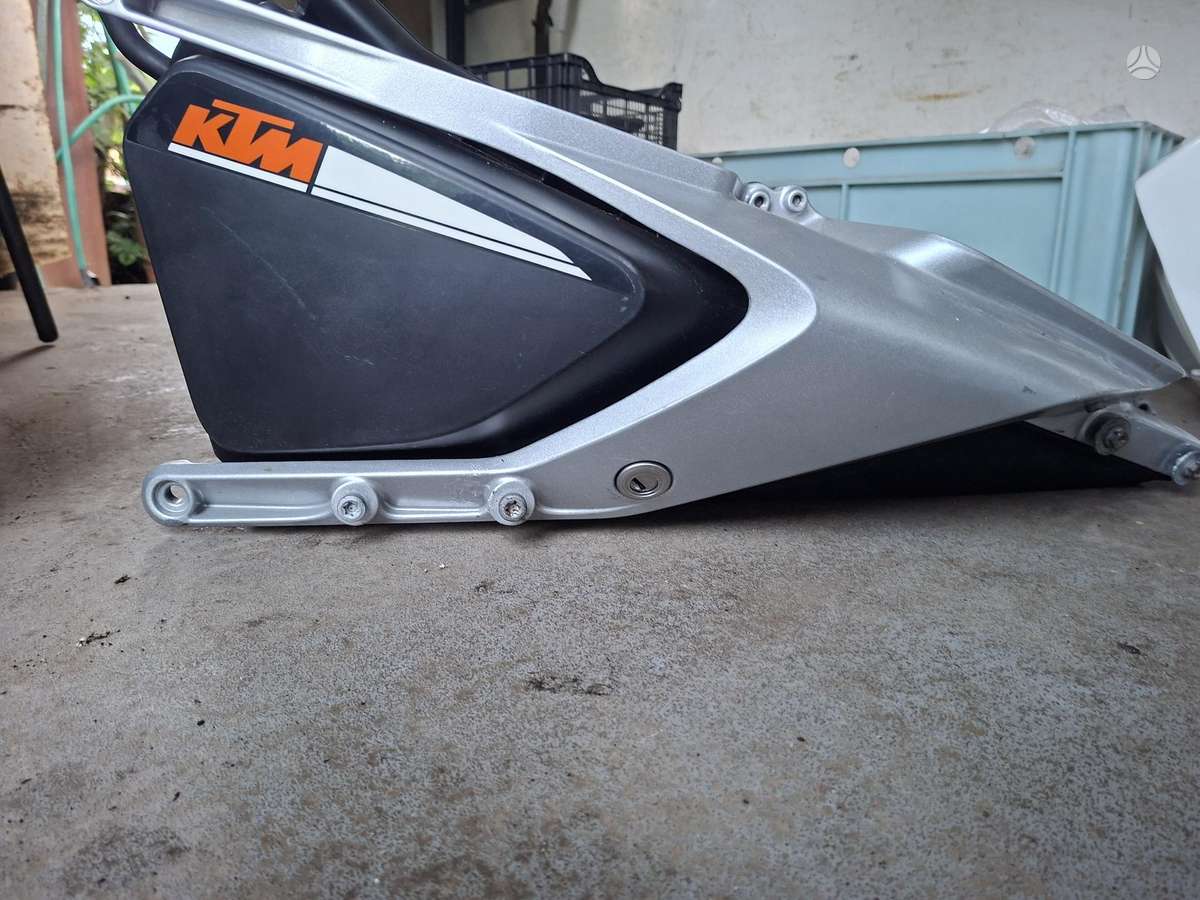KTM Duke, street / klasikiniai