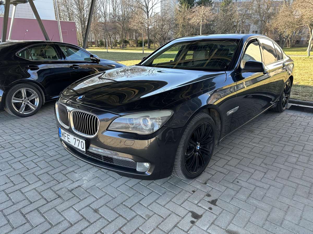 BMW 730, 3.0 l., Седан