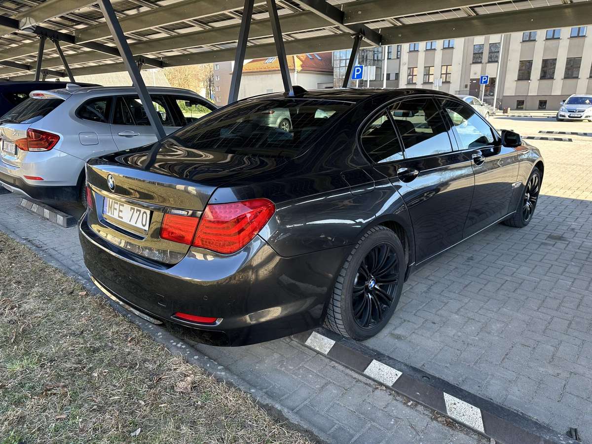 BMW 730, 3.0 l., Седан