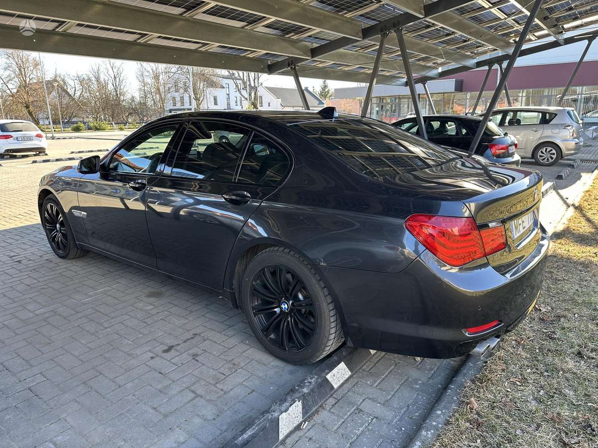 BMW 730, 3.0 l., Седан